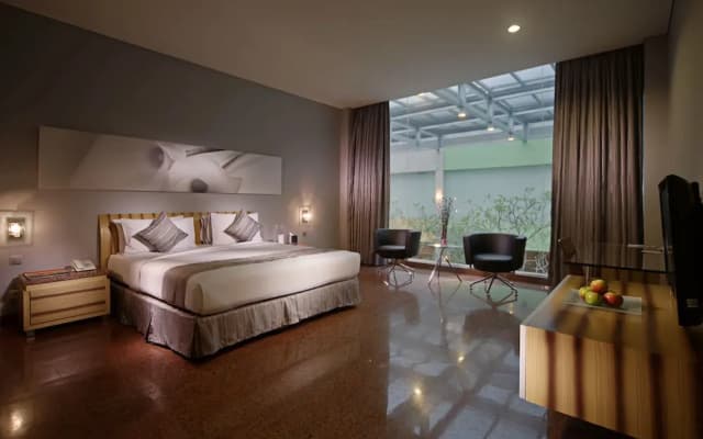 FM7 Resort Hotel - photo 2