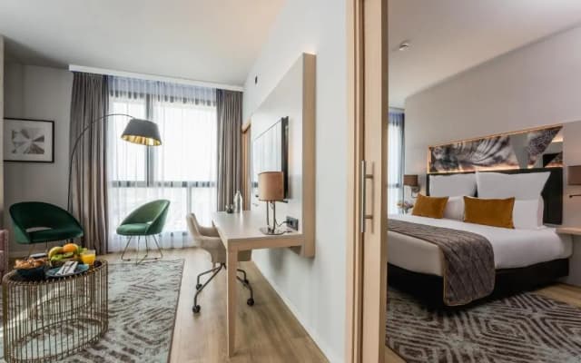 Leonardo Royal Hotel Barcelona Fira - photo 3