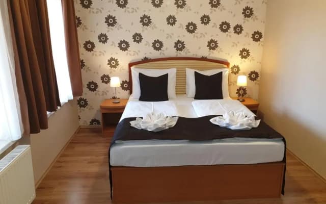 Six Inn Hotel - photo 1
