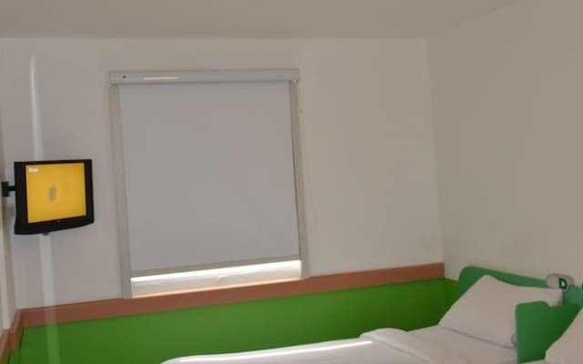 Hotel ibis budget Jakarta Airport - photo 6