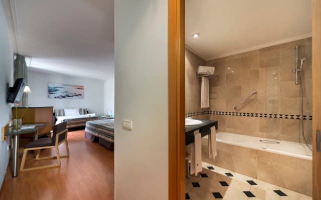 Eurostars Mediterranea Plaza - photo 4