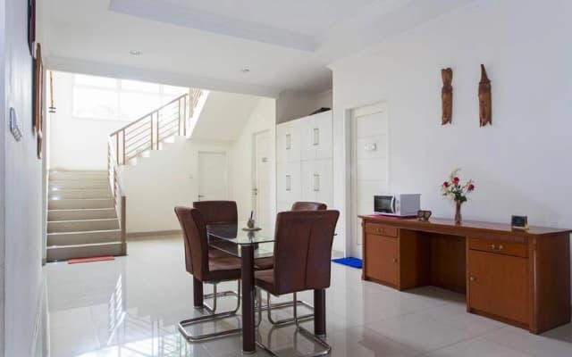 RedDoorz Plus near Siloam Karawaci - photo 3