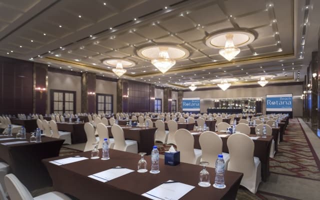 Beach Rotana Hotel - photo 4