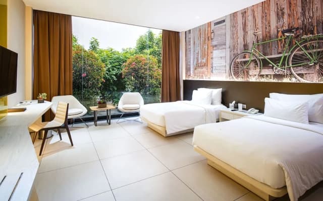 FM7 Resort Hotel - photo 3