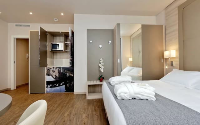 Duomo Hotel & Apartments - photo 4