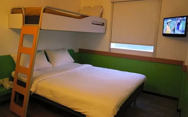 Hotel ibis budget Jakarta Airport - photo 4