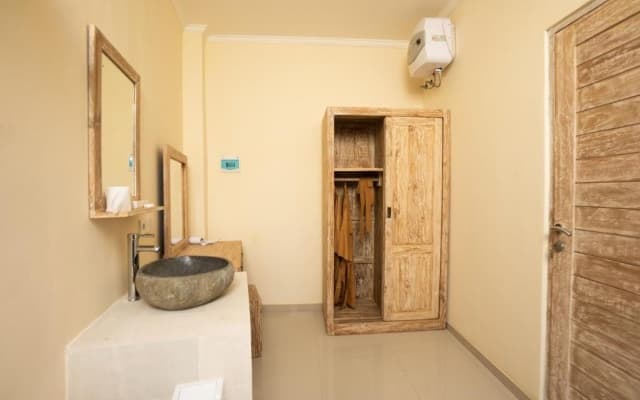 Sujiwa Ubud Hotel & Villa - photo 9