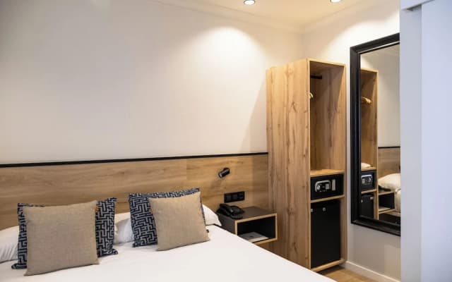 Hotel Adonis Capital - photo 2