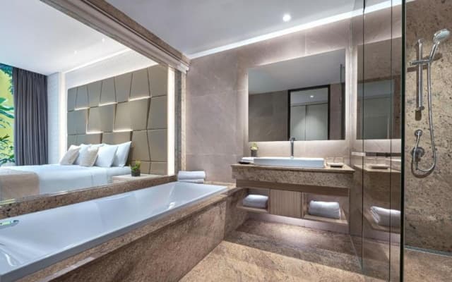 FM7 Resort Hotel - photo 5