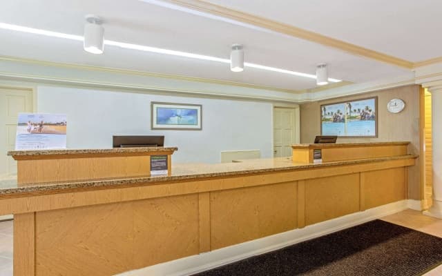 La Quinta Inn by Wyndham Orlando Airport West - photo 3