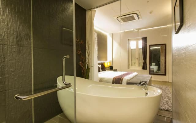 Bliss Hotel Singapore - photo 9