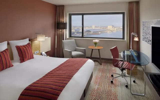 Mövenpick Hotel Amsterdam City Centre - photo 1