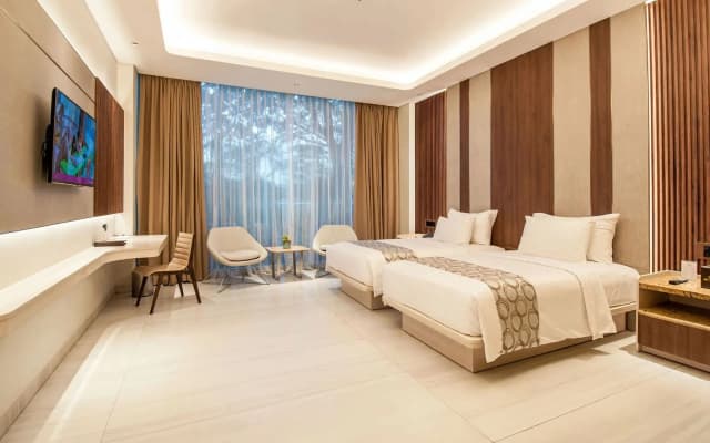 FM7 Resort Hotel - photo 3