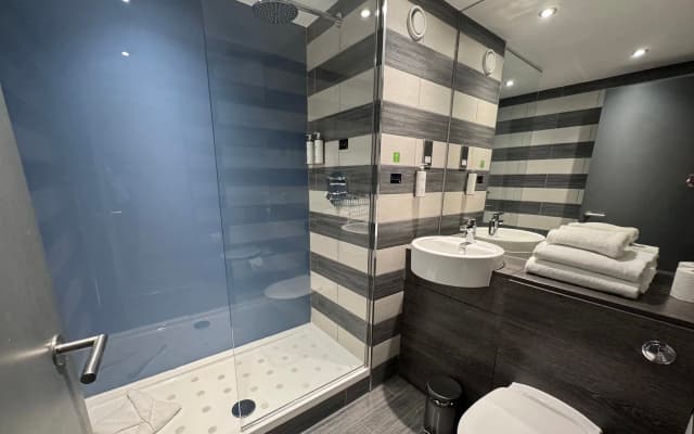 Village Hotel Edinburgh - photo 8