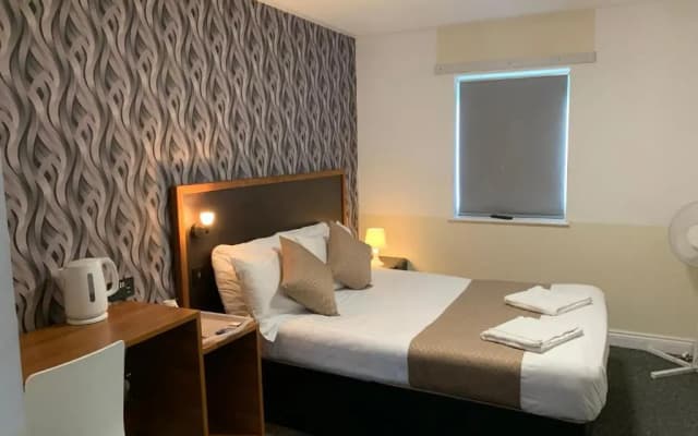 Imperial Salford Hotel - photo 2