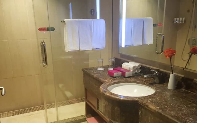 Crowne Plaza Madinah by IHG - photo 9