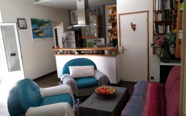 cosy rare 2 bedroom apartment around a private garden - photo 1