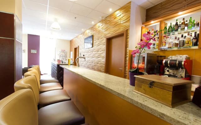 Six Inn Hotel - photo 2