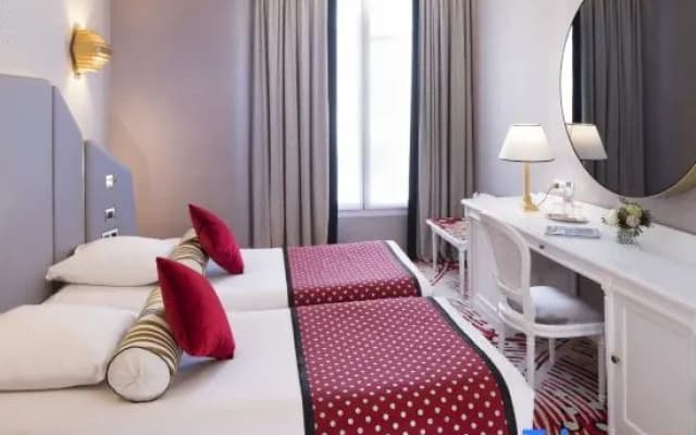 Hotel Victor Hugo Paris Kléber - photo 1