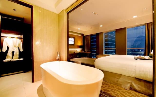 JS Luwansa Hotel and Convention Center - photo 8
