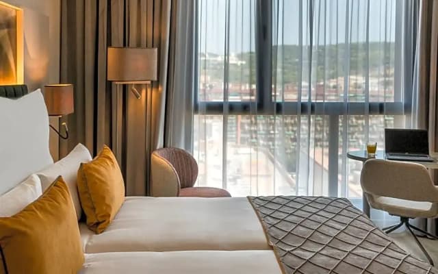 Leonardo Royal Hotel Barcelona Fira - photo 2
