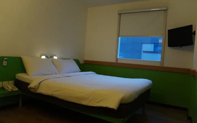 Hotel ibis budget Jakarta Airport - photo 6