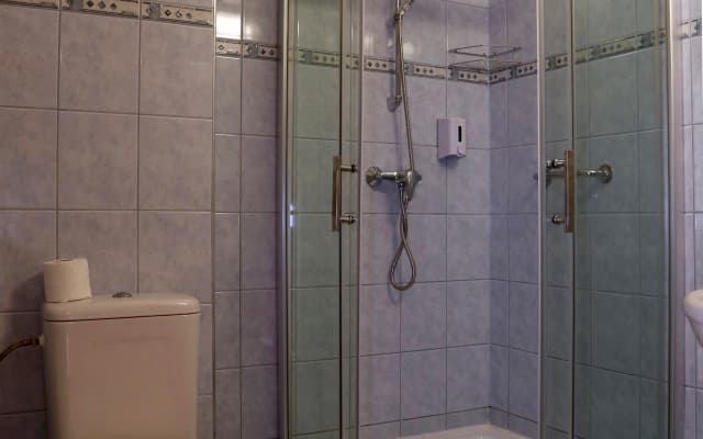 Six Inn Hotel - photo 9