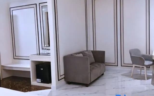 The Grantage Hotel & Sky Lounge - photo 8