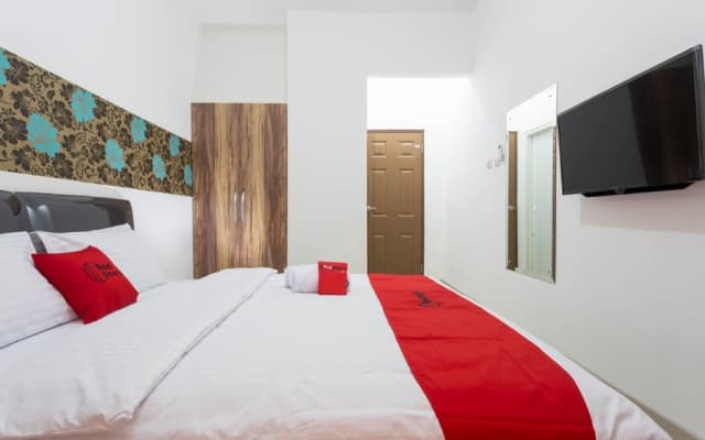 RedDoorz Plus @ Boulevard Residence BSD - photo 1