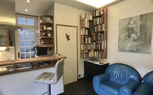 cosy rare 2 bedroom apartment around a private garden - photo 13