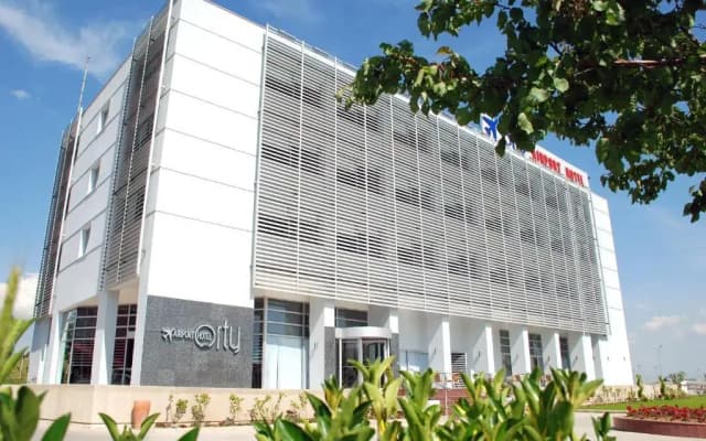 Orty Airport Hotel - photo 1