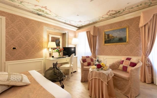 Duodo Palace Hotel - photo 1
