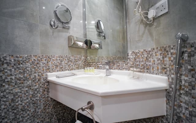 Emaar Elite Hotel - photo 9