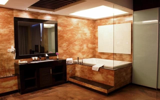 FM7 Resort Hotel - photo 4