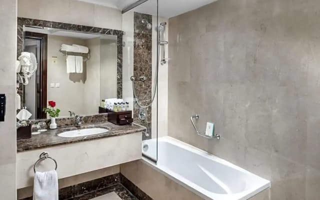 Millennium Taiba Hotel - photo 2