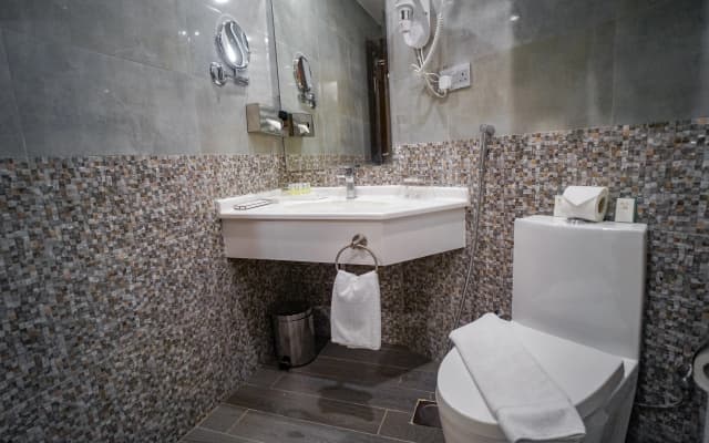 Emaar Elite Hotel - photo 8