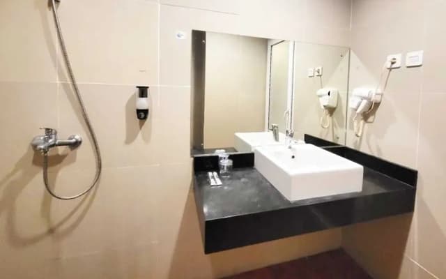 Marilyn Hotel Serpong - photo 2