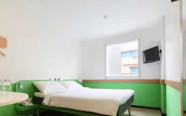 Hotel ibis budget Jakarta Airport - photo 3