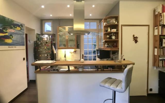 cosy rare 2 bedroom apartment around a private garden - photo 3