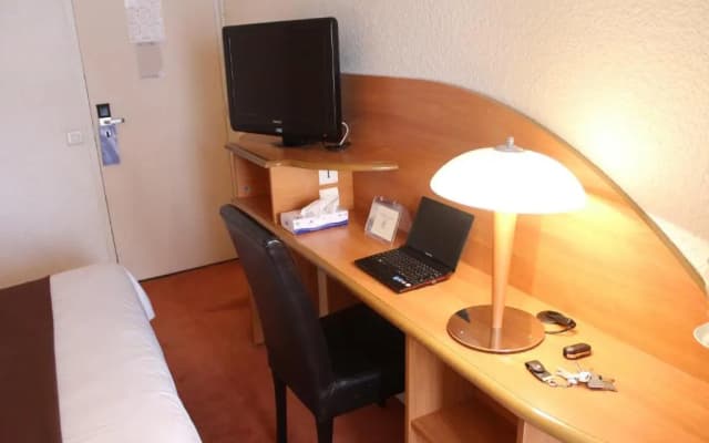 Central Hotel - photo 2