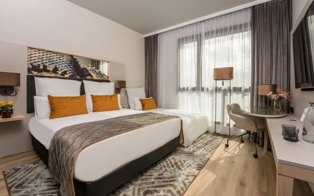 Leonardo Royal Hotel Barcelona Fira - photo 9