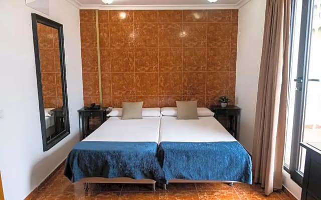 Hotel Adonis Capital - photo 11
