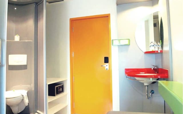 POP! Hotel Airport Jakarta - photo 8