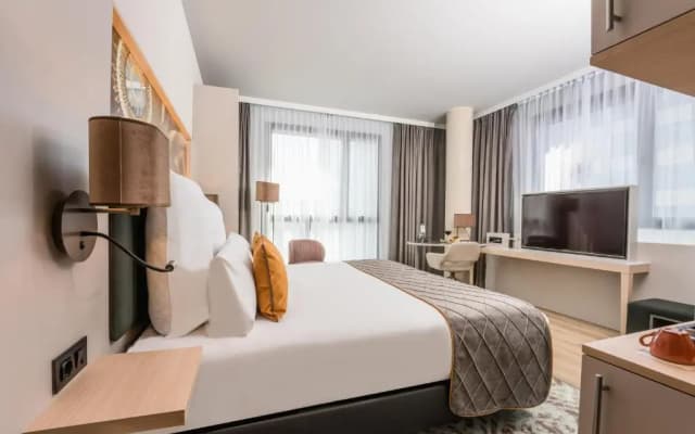 Leonardo Royal Hotel Barcelona Fira - photo 2