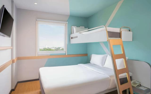 Hotel ibis budget Jakarta Airport - photo 3