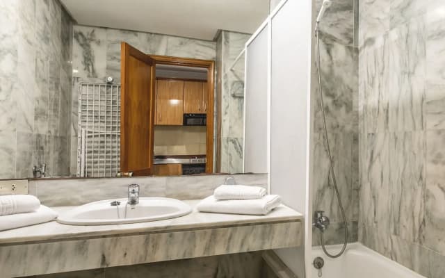 Apartamentos Be Smart Florida Plaza - photo 9