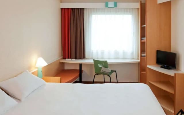 Ibis Gading Serpong - photo 1