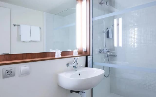 Campanile PRIME - Villejuif - photo 9