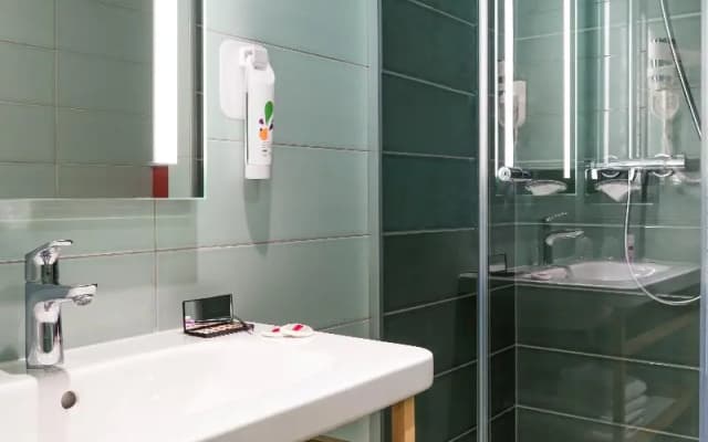 ibis Styles Paris Gare Saint Lazare - photo 4