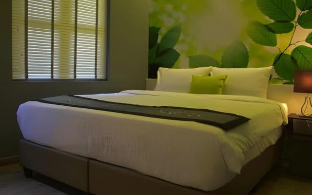 J8 Hotel - photo 6